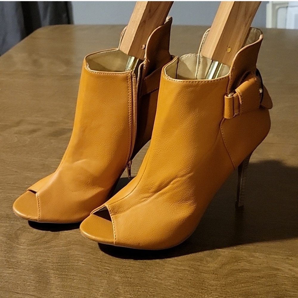 NWT Rue21 Open Toe Heels